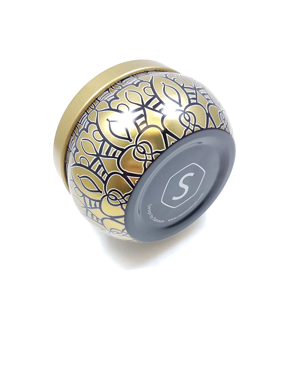 Finished tin showing the combined result: Pantone gold, black CMYK artwork, and raw tinplate revealed through intentional gaps in the white layer